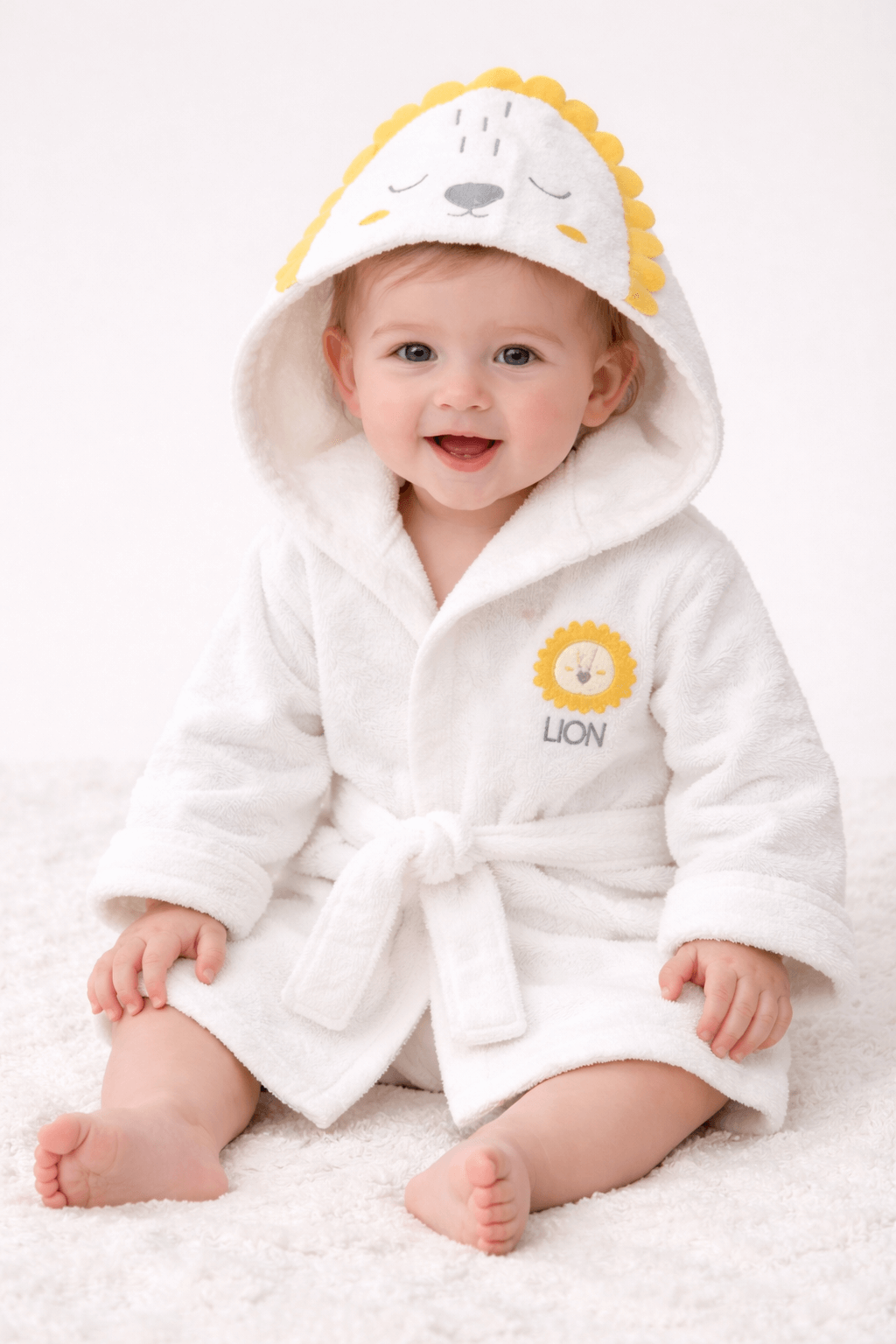 Kapüşonlu aslan desenli bebek bornoz seti, beyaz havlu kumaş, havlu ve patik dahil 3 parça banyo seti.