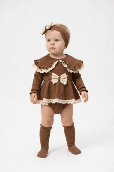 Kahverengi krem detaylı kız bebek elbise takım, fiyonklu fitilli kumaş 3 parça set