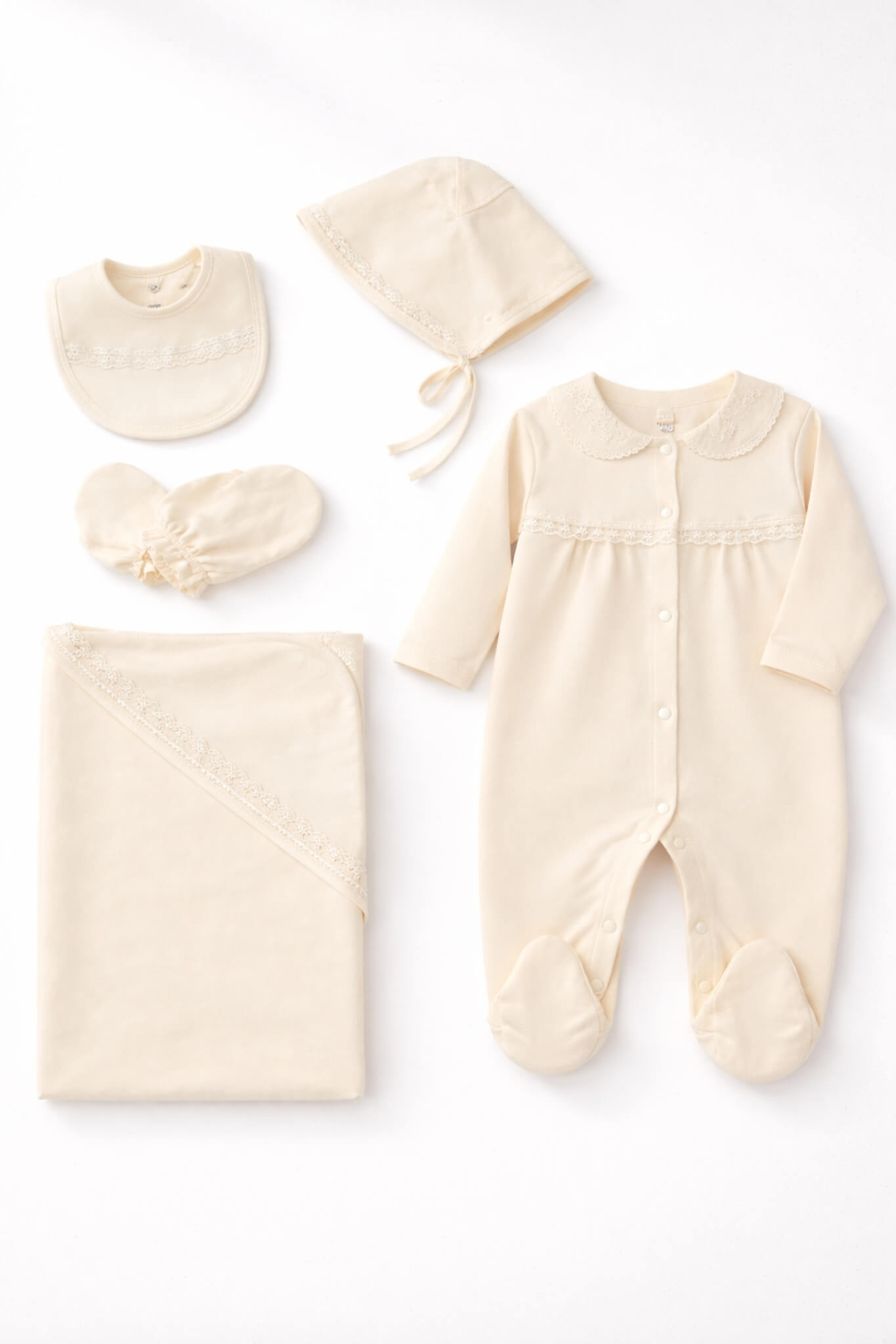 Krem dantelli yenidoğan kız bebek hastane çıkış seti tulum şapka önlük eldiven ve battaniye